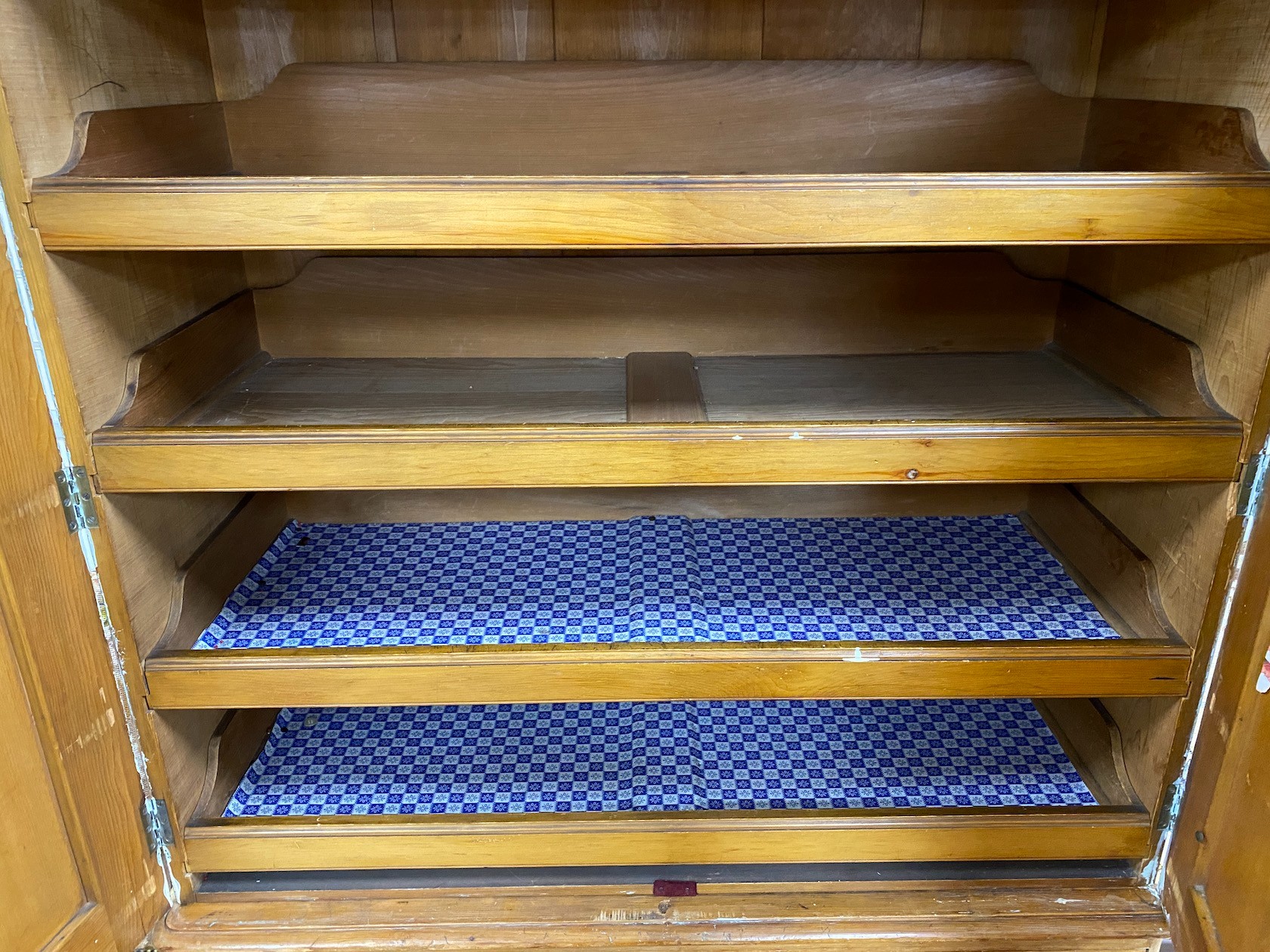 A Victorian pine linen press, width 120cm, depth 51cm, height 206cm